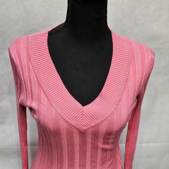 Catch My I Ribbed Stretchy V-neck Pullover Pink Top 78% Rayon 22% Polyester Sz L - Picture 2 of 6